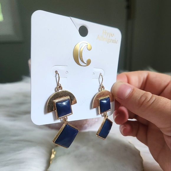 NWT Charming Charlie Gold-Plated Navy Blue Statement Dangle Earrings - Picture 4 of 5